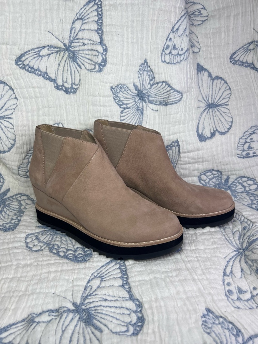 NWT Eileen Fisher Women's Beige Caddy Wedge Chelsea Suede Bootie Shoes Size 9.5